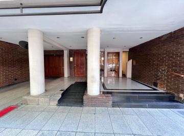 Departamento en Venta de 3 ambientes  · Hermoso Semipiso 3 Amb C/ Dependencia Grande (ó 3er Dor.) y Baño de Servicio! 83 m². Cochera Fija