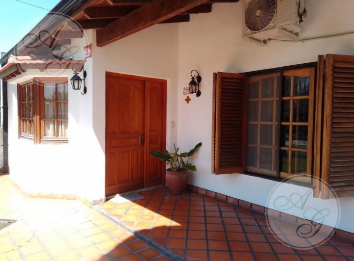 Casa · 250m² · 4 Ambientes · 1 Cochera