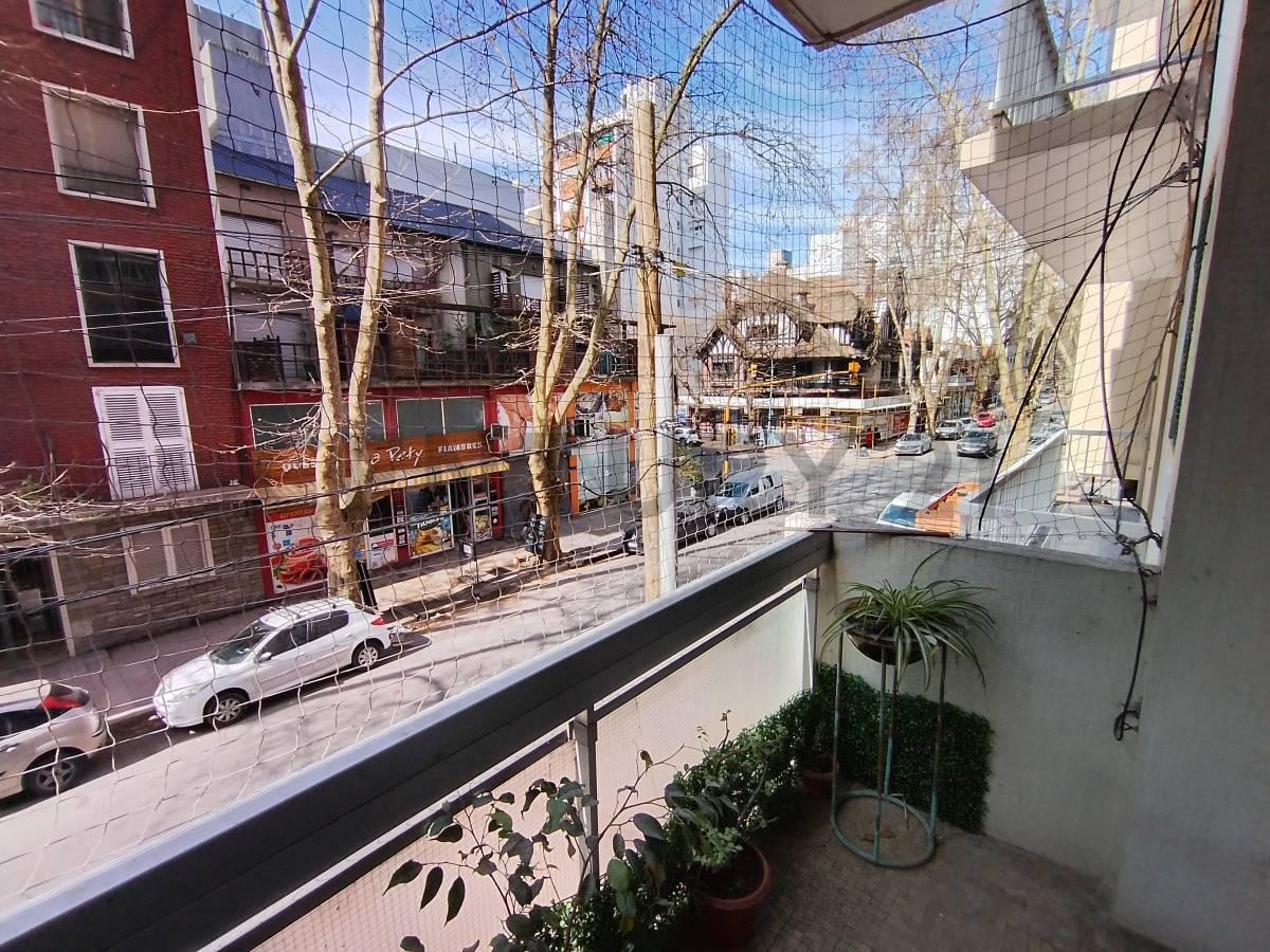 Depto 2 amb, 40m² en zona Aldrey con balcón a la calle