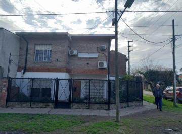 Casa de 5 ambientes, Florencio Varela · Enta Casa Estilo Americana, 2 Plantas, Villa Vatteone, Florencio Varela.