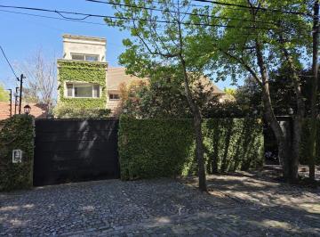 Casa · 480m² · 7 Ambientes · 6 Cocheras · Muy Buena Casa en Las Lomas - Jockey