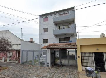 Departamento · 27m² · 1 Ambiente · 1 Cochera · En Caseros Departamento de 1 Ambiente en Planta Baja con Espacio Cochera F: 9895