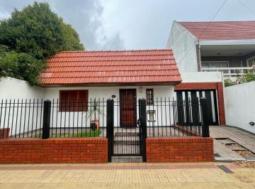 Casa · 85m² · 4 Ambientes · 1 Cochera · Casa en Venta de Dos Dorm. en La Plata