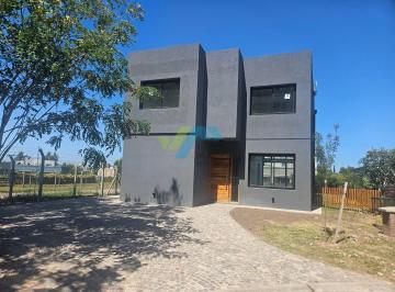 Casa · 200m² · 5 Ambientes · Casa en Venta en San Ramón, Pilar del Este, Pilar