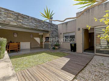 Casa · 154m² · 4 Ambientes · 2 Cocheras · Venta Casa 4 Ambientes con Quincho y Jardin en Haedo Sur.