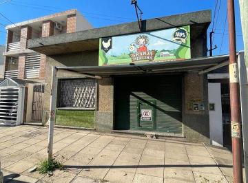 Casa · 120m² · 3 Ambientes · Venta Casa a Reciclar 3 Amb, Terraza, Fondo y Local. Apto Crédito Nuevo Valor
