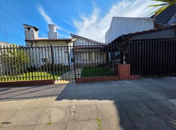Casa · 170m² · 3 Ambientes · 1 Cochera · En Venta en Palomar Chalet de 3 Ambientes con Amplio Jardin Al Frente F: 10641
