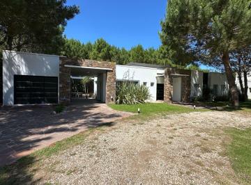 Casa · 300m² · 5 Ambientes · 2 Cocheras · Del Lazo 378
