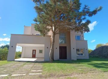 Casa · 418m² · 7 Ambientes · 1 Cochera · Costa Esmeralda - Ecuestre 419