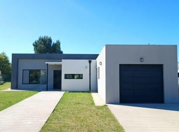 Casa · 185m² · 5 Ambientes · Costa Esmeralda - Barrio Senderos III - Lote 371