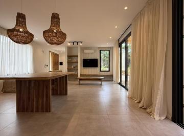 Casa · 156m² · 4 Ambientes · 1 Cochera · Casa en Venta Av Shaw Cul de Sac Hudson 1381 Pinamar Norte, Financiacion, Permuta Parcial