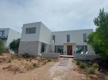 Casa · 234m² · 5 Ambientes · Costa Esmeralda - Barrio Residencial 1 Lote 644