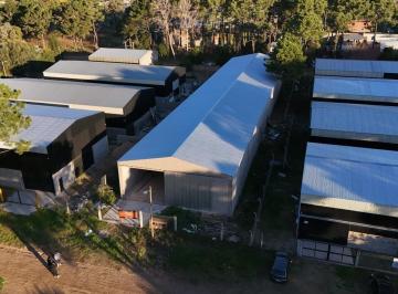 Bodega-Galpón · 1600m² · Galpón en Venta en Ostende Zona Industrial 1050 m² Cubiertos Lote 1600 m² Doble Acceso