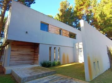 Casa · 193m² · 5 Ambientes · Deportivo 2 466