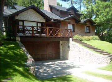 Casa · 220m² · 6 Ambientes · 2 Cocheras · De Las Hesperides 1471