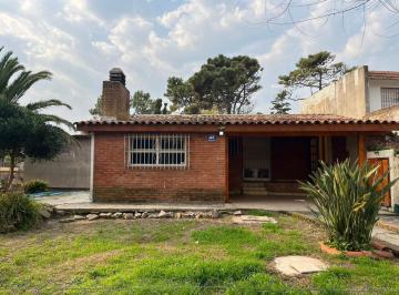 Casa · 527m² · Casa y Departamento Sobre Terreno Multifamiliar en Villa Gesell