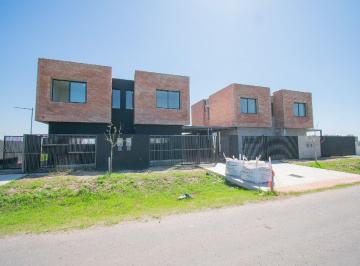 Casa · 89m² · 3 Ambientes · 1 Cochera · Oportunidad en Funes Norte, 2 Dorm. a Estrenar. Unidad C