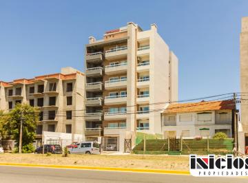 Departamento de 3 ambientes, Mar de Ajó · Dpto: Av Costanera 1036 E/ Sarmiento y Entre Rios - Mar de Ajó Norte - C921