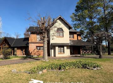 Casa · 300m² · 5 Ambientes · 2 Cocheras · Casa en Alquiler en Country San Diego
