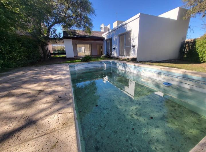 Casa · 123m² · 5 Ambientes · 2 Cocheras