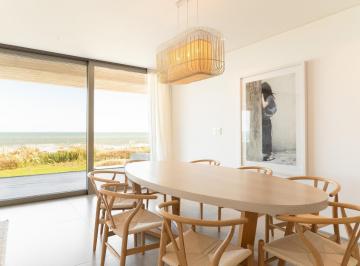 Departamento · 230m² · 5 Ambientes · 2 Cocheras · Departamento en Montonya