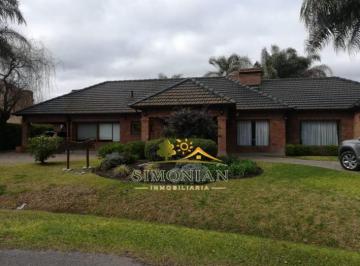 Casa de 8 ambientes, Moreno · Gran Chalet - Excepcional Categoría - Cava de Vinos en Subsuelo - Gran Parque.