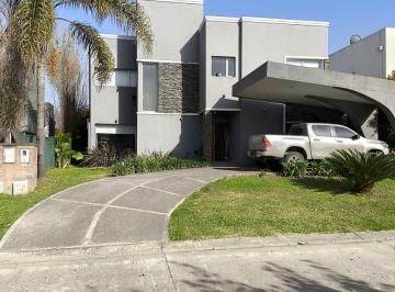 Casa · 170m² · 3 Dormitorios · 2 Cocheras · Casa en Venta en Yerba Buena