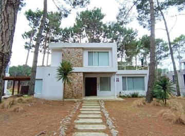 Casa · 185m² · 5 Ambientes · 2 Cocheras · Villarobles Albatros 573