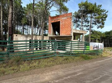 Casa · 222m² · 5 Ambientes · Villa Robles Barrio Brisas