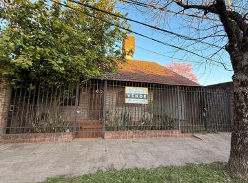 Casa · 120m² · 2 Dormitorios · Apta Crédito - Casa en Venta con Quincho y Piscina