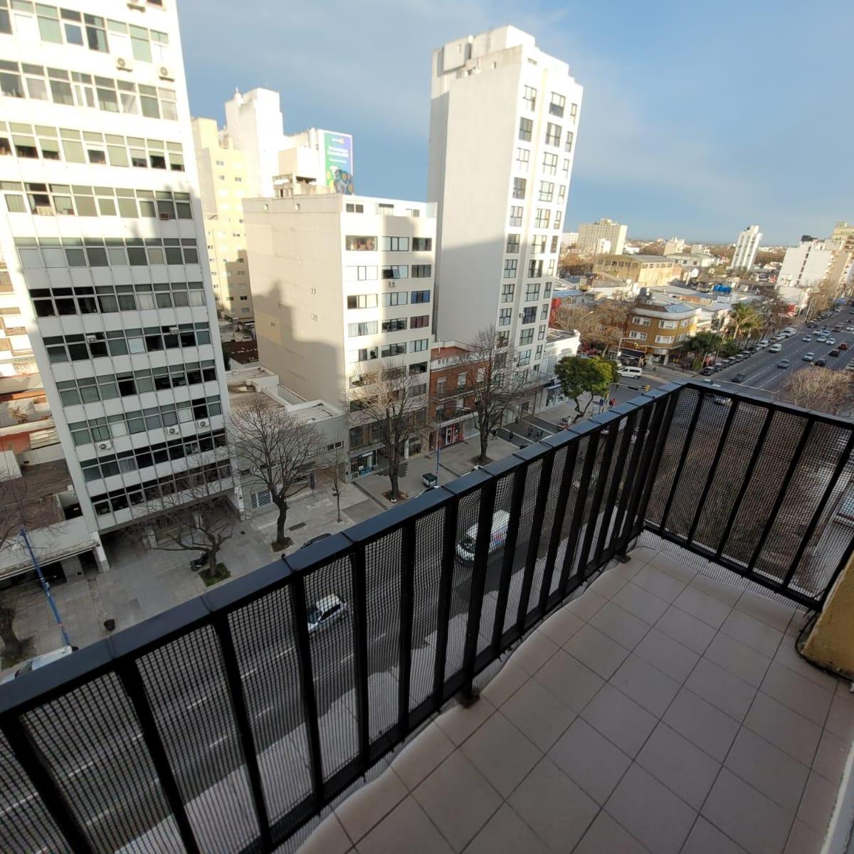 Departamento de 2 ambientes con balcón en Av. Colón 3137 – 7°