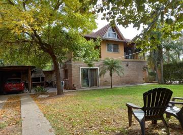 Casa · 140m² · 3 Ambientes · 3 Cocheras · Impecable Chalet 4 Ambientes / 20 X 40 m de Lote