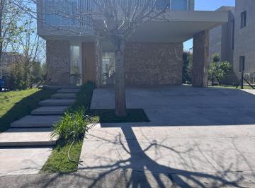 Casa de 5 ambientes, Tigre · Casa Moderna 5 Ambientes