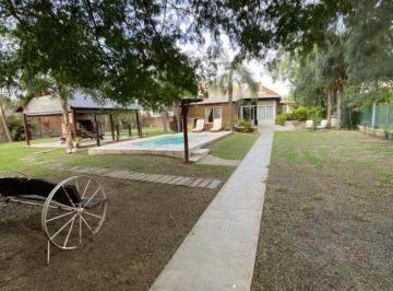 Quinta vacacional · 160m² · 5 Dormitorios · Vende Complejo de Cabañas en Paso de La Patria Ubicado en Una Zona Residencial