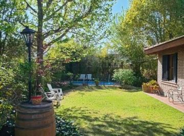 Casa · 265m² · 3 Dormitorios · 2 Cocheras · Amplia y Hermosa Casa en B° Huerto del Sol, La Puntilla