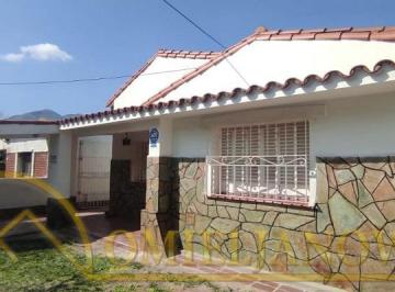 Casa , Capilla del Monte · Magnífico Chalet en B° Centro, Capilla del Monte (01 - 572)