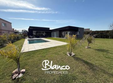 Casa · 253m² · 5 Ambientes · 1 Cochera · Casa en Venta en Haras Santa Maria, Escobar, G. B. a. Zona Norte