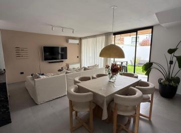 Casa · 170m² · 4 Ambientes · 2 Cocheras · Duplex en Venta en Greenville 2 con Terraza