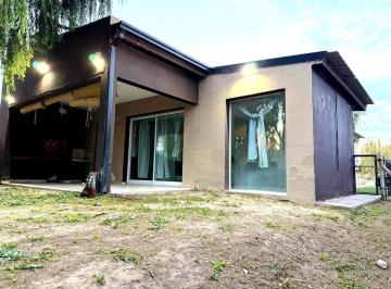 Casa · 400m² · 6 Ambientes · 1 Cochera · Venta Casa 3 Dorm., Finca Costa Serena, Plottier