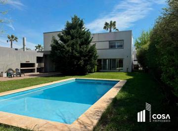 Casa · 258m² · 6 Ambientes · 2 Cocheras · Venta Casa 4 Dorm. con Jardín Parquizado y Piscina Funes Hills Miraflores Funes
