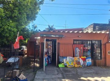 Casa · 85m² · 3 Ambientes · 1 Cochera · Casa en Venta a Reciclar/reformar en Gonnet