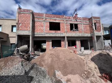Casa · 202m² · 7 Ambientes · 2 Cocheras · Dúplex Premium en Terrazas de Manantiales, Llave en Mano, Pileta!