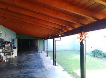 Casa · 120m² · 5 Ambientes · Venta de Casa 5 Amb. S/lote 10x20 en Tablada - Muy Buen Estado con Fondo Libre con Quincho
