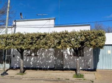 Casa · 86m² · 3 Ambientes · 3 Cocheras · Casa de Dos Dorm. en Venta en La Plata