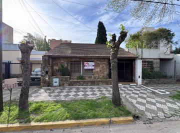 Casa de 6 ambientes, Esteban Echeverría · Venta Casa con Jardín Centro de Monte Grande