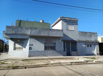 Casa de 4 ambientes, Avellaneda · Casa Amplia de Material