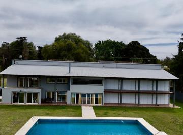 Casa · 600m² · 8 Ambientes · 3 Cocheras · Casa Sobre El Lago 7 Dorm. en Venta Villa Carlos Paz