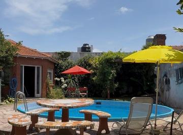 Casa de 5 ambientes, Mar del Plata · A Una Cuadra del Mar! Casa con 5 Dorm., Parque, Quincho y Pileta!