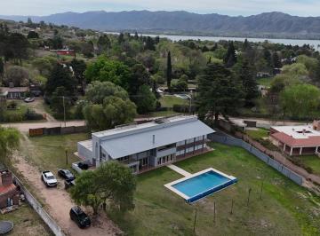 Casa · 600m² · 8 Ambientes · 3 Cocheras · Casa Sobre El Lago 7 Dorm. en Venta Villa Carlos Paz