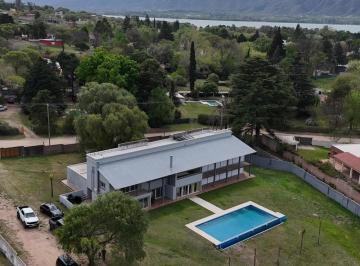 Casa · 600m² · 8 Ambientes · 3 Cocheras · Casa Sobre El Lago 7 Dorm. en Venta Villa Carlos Paz